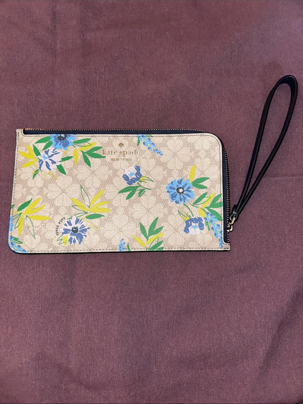 Kate Spade Lucy Spade Flower Floral Medium L-Zip Wristlet - Picture 2 of 8